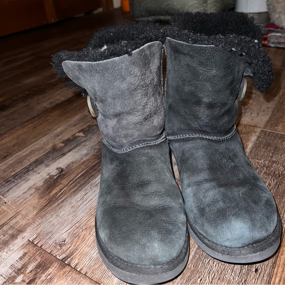 Black uggs - Picture 4 of 7